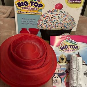 As Seen On TV Big Top Cupcake Silicone Bakeware Set in Red Never Used